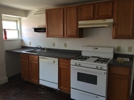 120 Main St. in Springfield, VT - Building Photo