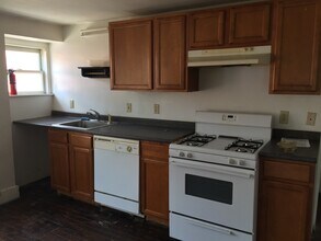 120 Main St. in Springfield, VT - Foto de edificio - Building Photo