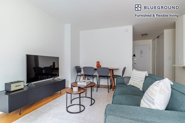 279 E 44th St in New York, NY - Building Photo - Building Photo