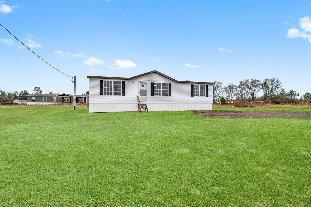 849 Road 5027 Rd in Cleveland, TX - Building Photo