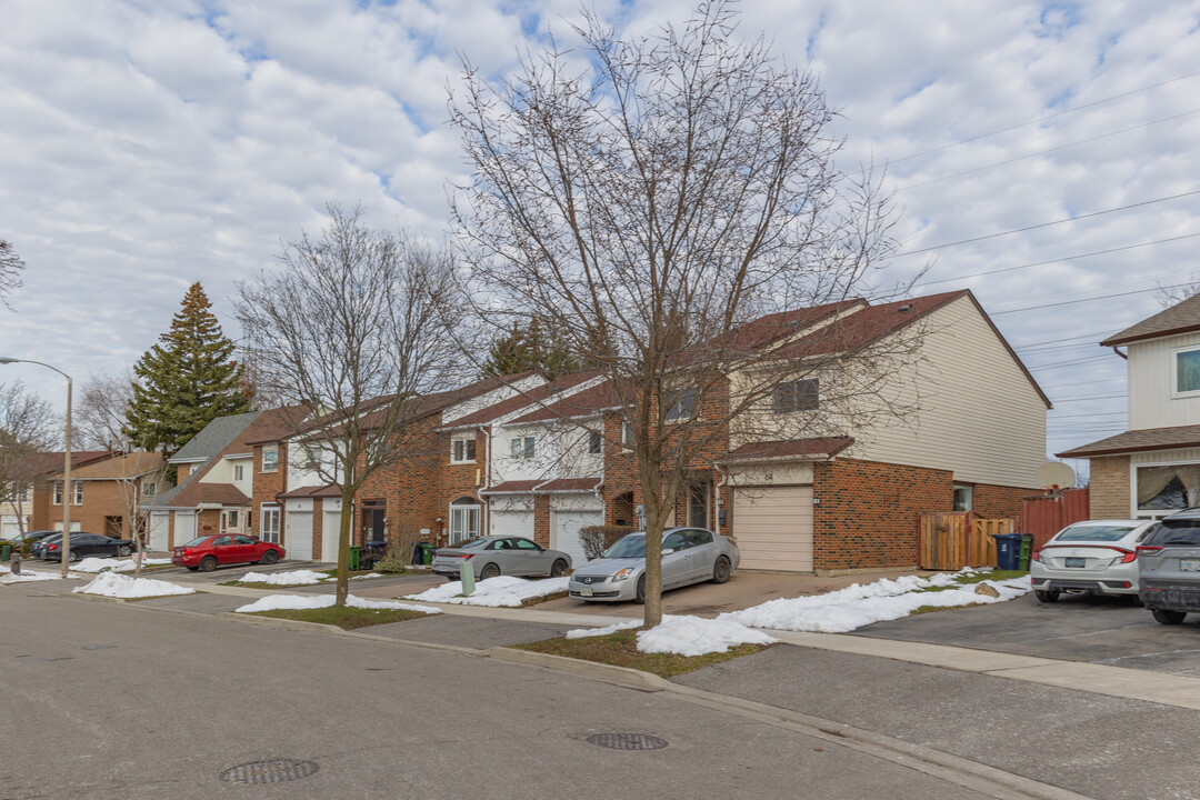 56-64 Homedale Dr in Toronto, ON - Building Photo