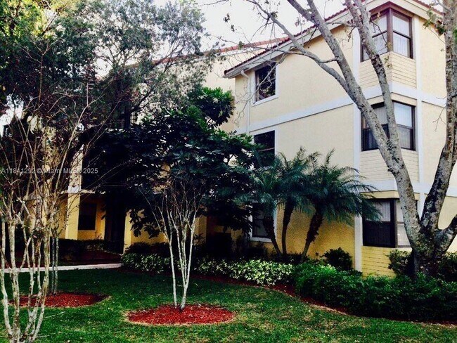 10105 W Sunrise Blvd in Plantation, FL - Building Photo - Building Photo