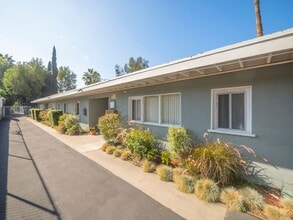 15758 Sherman Way in Van Nuys, CA - Building Photo - Building Photo