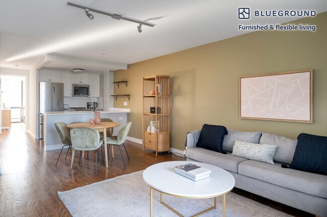 5910 N Sheridan Rd, Unit FL4-ID926 in Chicago, IL - Building Photo - Building Photo