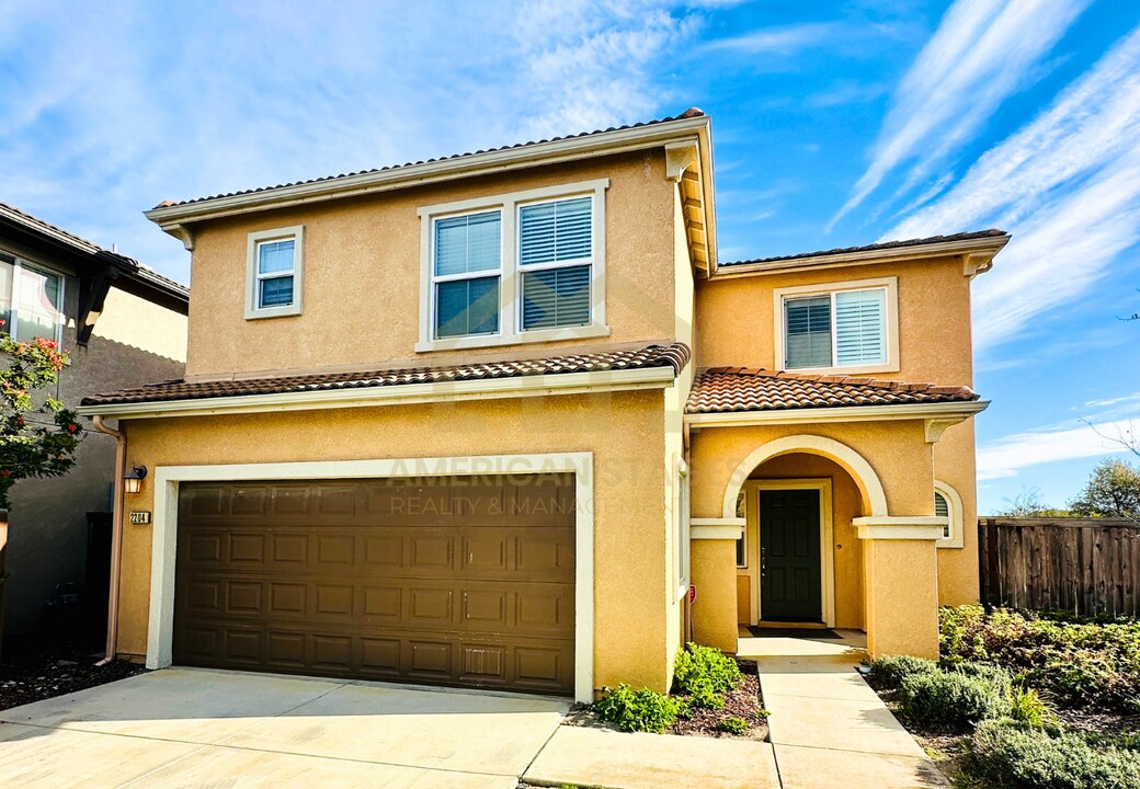 2204 Meridian Way in Lompoc, CA - Building Photo