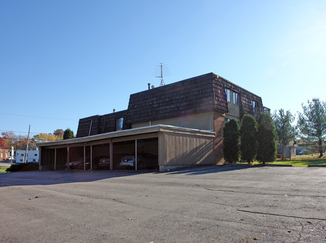 4920 Brookwood Rd in Youngstown, OH - Building Photo - Building Photo