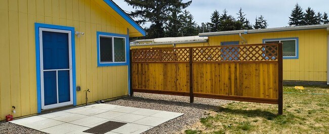 328 Olive St in Crescent City, CA - Building Photo - Building Photo