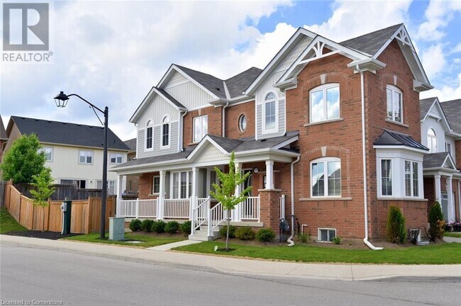 22 Spring Creek Dr in Waterdown, ON - Building Photo - Building Photo