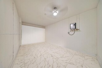 11108 W 33rd Way in Hialeah, FL - Building Photo - Building Photo