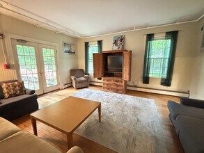 31 Ward Ave in Newport, RI - Building Photo - Building Photo