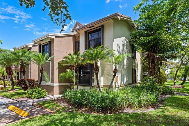 243 City View Dr in Fort Lauderdale, FL - Building Photo - Building Photo