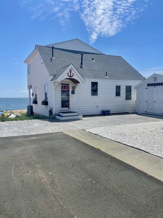 50B Cosey Beach Ave in East Haven, CT - Building Photo