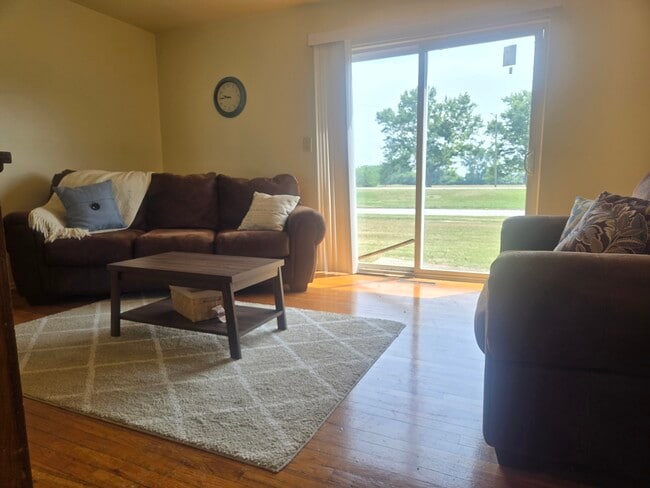 Country Way Townhomes in Saginaw, MI - Building Photo - Building Photo