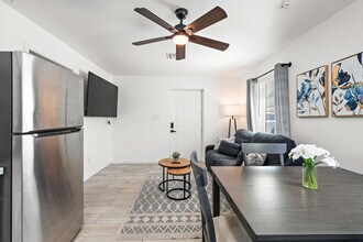 2302 W Colter St in Phoenix, AZ - Foto de edificio - Building Photo