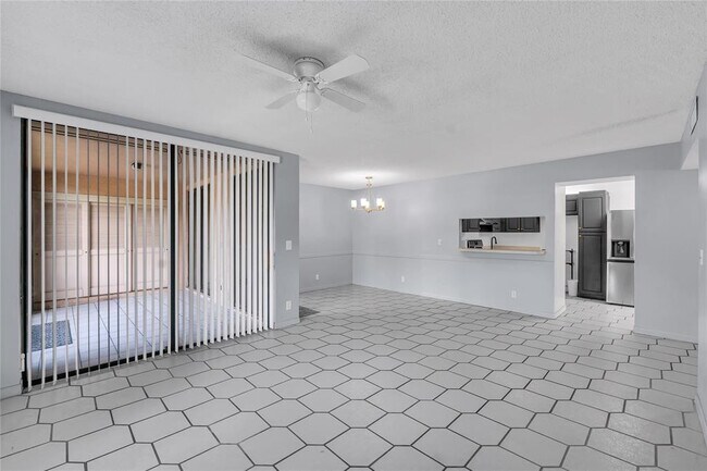 10690 NW 14th St in Plantation, FL - Building Photo - Building Photo