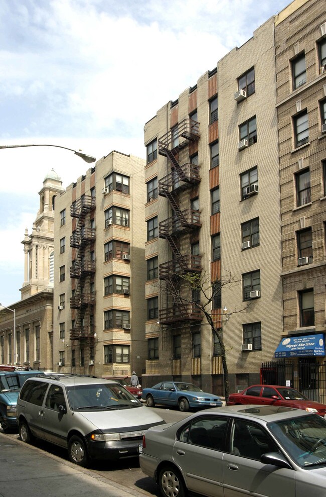 609 W 174th St in New York, NY - Building Photo - Building Photo