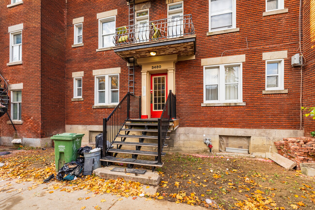 3480 De Bullion Rue in Montréal, QC - Building Photo - Building Photo