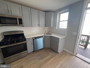 834 N Washington St in Baltimore, MD - Building Photo - Building Photo