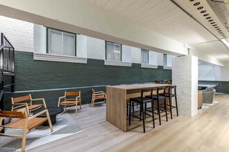 Yugo Columbia Lofts in Columbia, SC - Foto de edificio - Building Photo