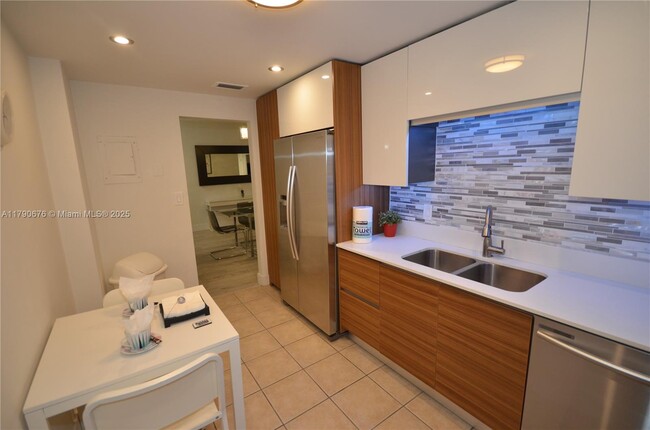 3801 S Ocean Dr, Unit 1D in Hollywood, FL - Building Photo - Building Photo
