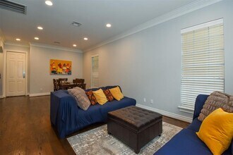 3226 Pemberton Cir Dr in Houston, TX - Building Photo - Building Photo