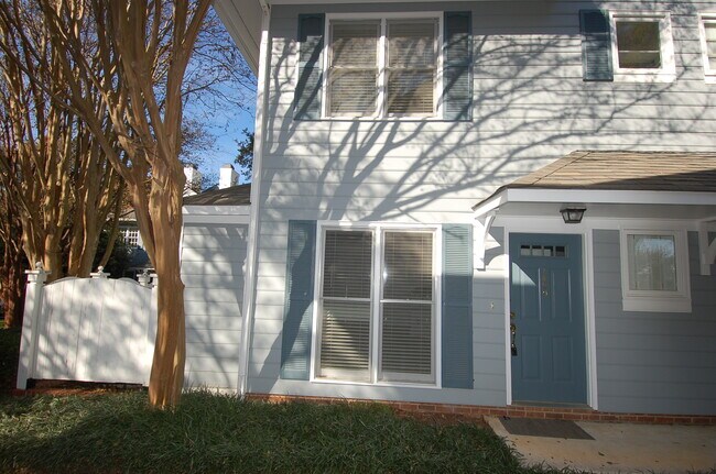 1450 Barton Place Dr in Raleigh, NC - Foto de edificio - Building Photo