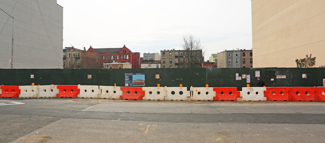 824 Lexington Ave in Brooklyn, NY - Building Photo - Primary Photo