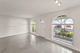 7911 Camino Cir in Miami, FL - Building Photo - Building Photo