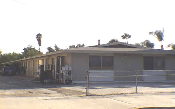 1295 Hardt St in San Bernardino, CA - Foto de edificio