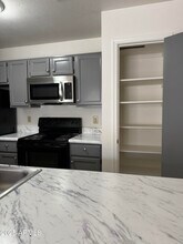 4114 E Union Hills Dr in Phoenix, AZ - Building Photo - Building Photo