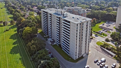Bayview Square North in Toronto, ON - Building Photo - Building Photo