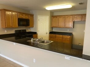 Ridgeway Townhomes, 2 bedroom, 2 baths in Corpus Christi, TX - Building Photo - Interior Photo