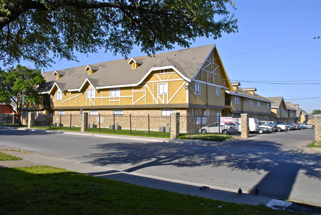 Stone Manor Apartments in Dallas, TX - Building Photo - Building Photo