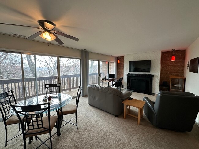 5821 Oakwood Dr in Lisle, IL - Building Photo - Building Photo