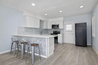 524 6th Ave NE in Largo, FL - Building Photo - Building Photo