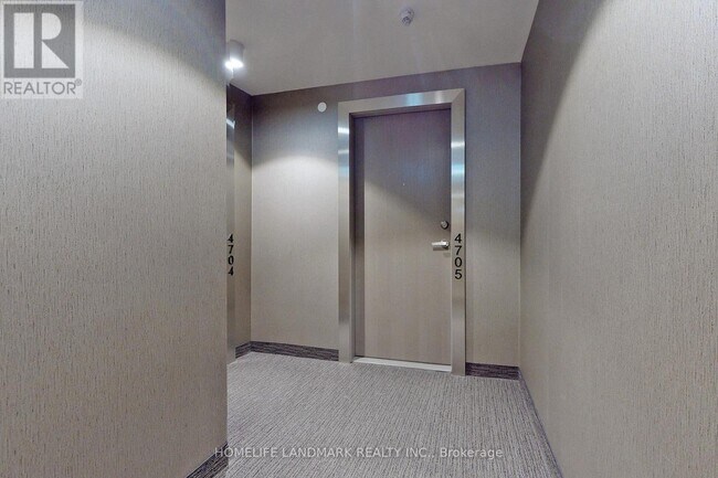 100 Harbour St in Toronto, ON - Building Photo - Building Photo