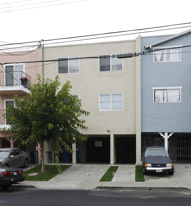 631 Sylvan St in Daly City, CA - Foto de edificio