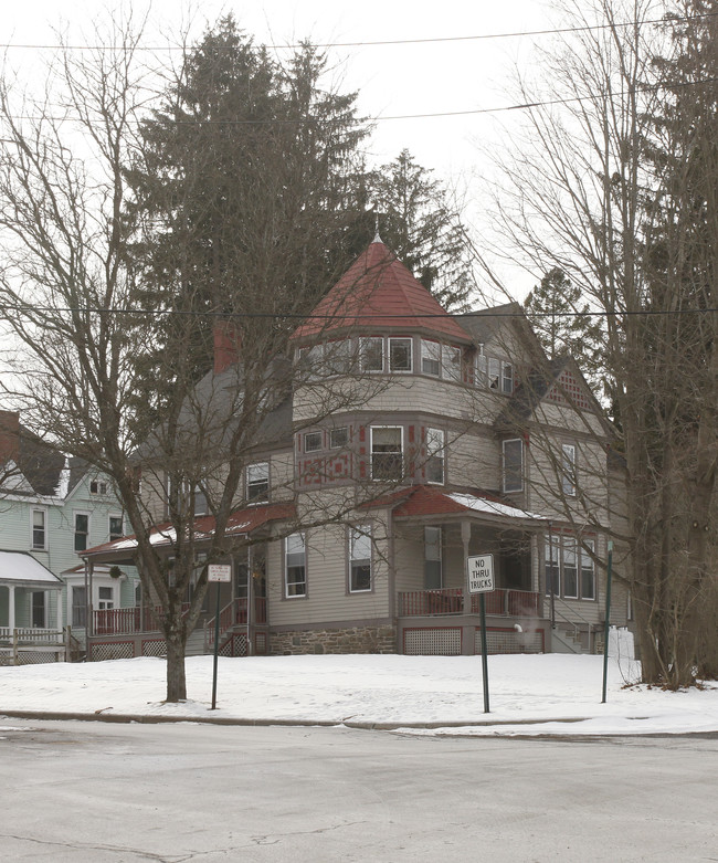 2 Pine Blvd in Cooperstown, NY - Building Photo - Building Photo