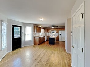 411 Dover Ct N in Yorkville, IL - Building Photo - Building Photo