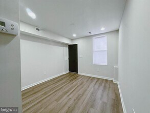 1110 W Lombard St in Baltimore, MD - Foto de edificio - Building Photo