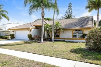 6736 Blue Bay Cir in Lake Worth Beach, FL - Foto de edificio - Building Photo