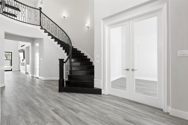 property at 4935 Grapevine Ln