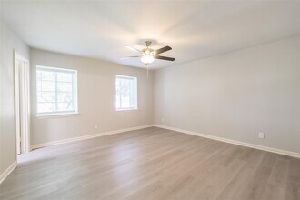 817 S Ripple Creek Dr in Houston, TX - Building Photo - Building Photo