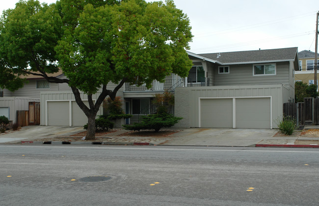 7362 Rainbow Dr in Cupertino, CA - Foto de edificio - Building Photo