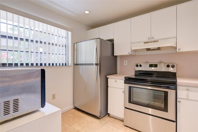 10835 SW 112th Ave in Miami, FL - Building Photo - Building Photo