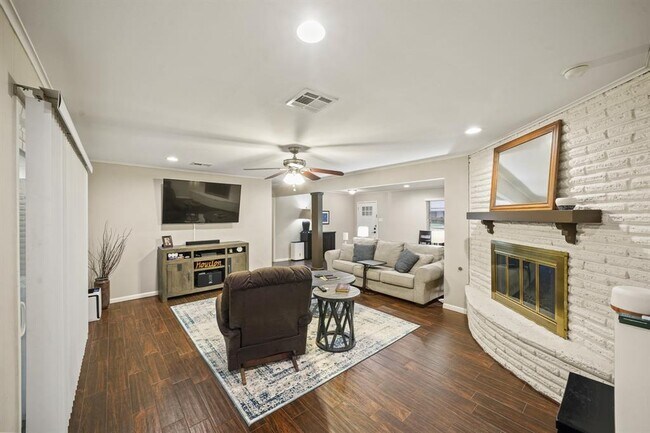 5810 Wigton Dr in Houston, TX - Building Photo - Building Photo