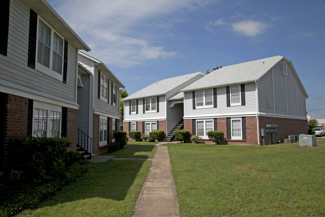 Arbors of Bastrop in Bastrop, TX - Building Photo