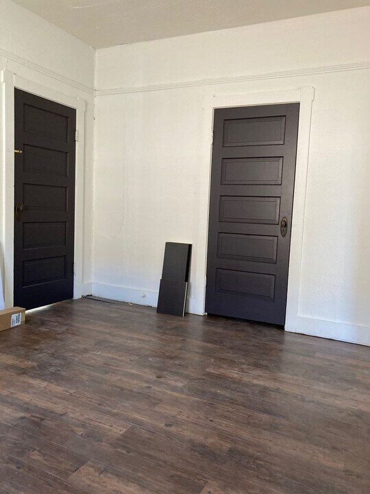 954 E Delmar St in Springfield, MO - Building Photo