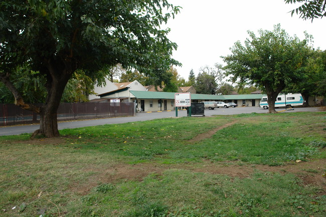 728 W 1st Ave in Chico, CA - Building Photo - Building Photo