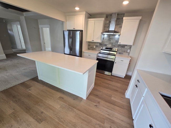 116 W Broadway St, Unit 1 in Stoughton, WI - Foto de edificio - Building Photo